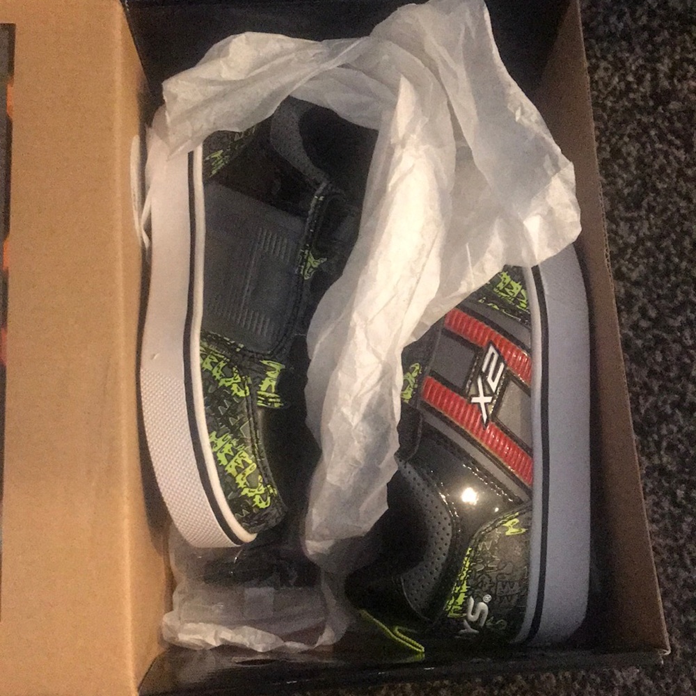 X2 HEELYS BRAND NEW (Includes charger)